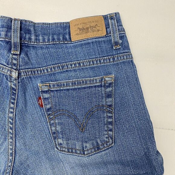 Levi's 550 Women's Classic Relaxed Boot Cut Mid Rise Medium Wash Size 6M - Picture 16 of 16